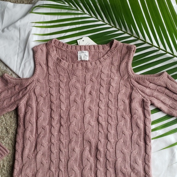 HIPPIE ROSE Cold Shoulder cable Knit Sweater - Picture 4 of 8